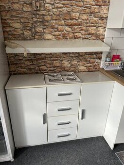 Komoda, nízká skříň, bílá barva