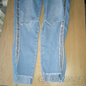 Módní, vyšisované džíny vel 152