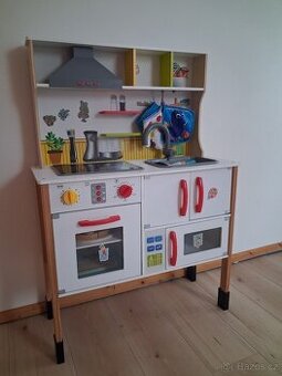 Detska dřevěná kuchynka