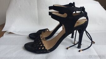 Černé dámské společenské boty značky Baťa. Vel.39