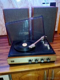 Starý retro gramofon 70.léta