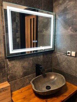 Led zrcadlo s odmlžením a bezdotykovým zapínáním