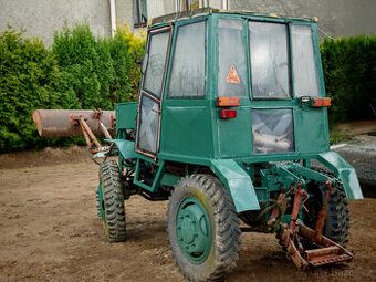 Traktor domácí výroby – 4x4 s hydraulikou a čelní lžící