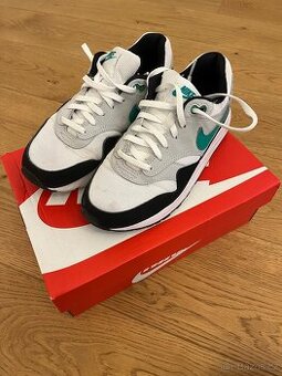 Tebisky NIKE