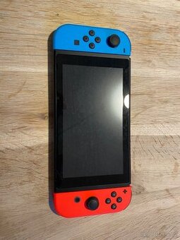 NINTENDO SWITCH NAPROSTO PERFEKTNÍ STAV
