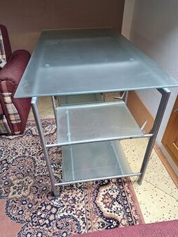 Stul se sklenenou deskou - 1
