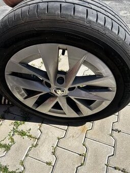 Originál Škoda kola 17 + letní pneu