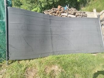 Solární panel na ohřev vody v bazénu