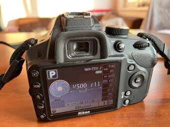 Nikon D3200 s objektivem 18-105mm
