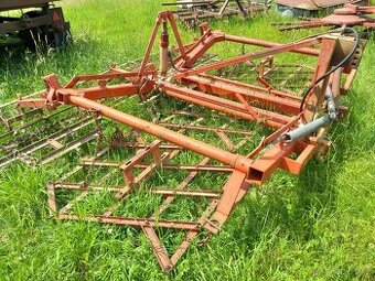 SKLÁDACÍ BRÁNY ZA TRAKTOR