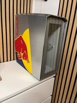 Lednička Red Bull, hezký stav Čistá