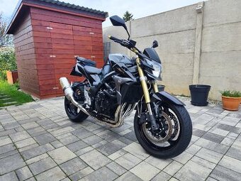 Suzuki GSR 750