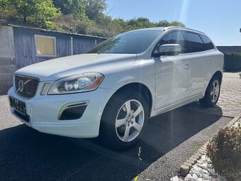 Volvo XC60, 4x4, 120kW,R-Design,06/2013, 1.majitel,xenony