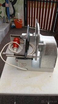 Prodám nářezový stroj