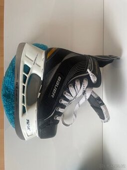 Prodám zánovní hokejové brusle Bauer 35 - 1