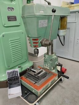 Maďarská vrtačka FA-13.