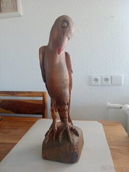 Dřevěná soška mytického ptáka