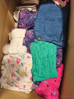 Prodám 2krabice plné oblečení na holčičku 80-92