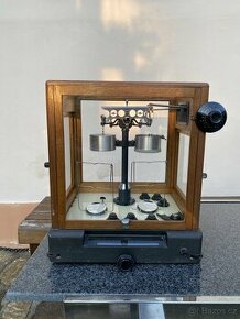 Laboratorní váha Meopta