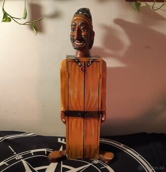 vintage dřevěná malovaná skříňka kouzelník 90cm