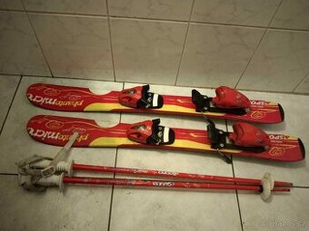 malé lyže, lyže ,lyže a hůlky, hůlky