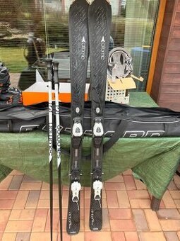 Lyžařský set - dámské sjezdové  Atomic Cloud C9, 156 cm