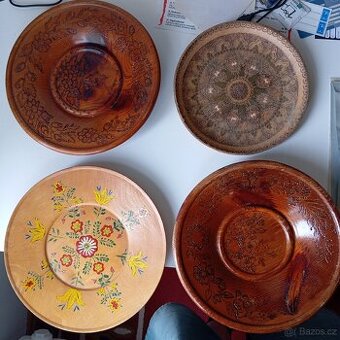 4 nastenne drevene talire