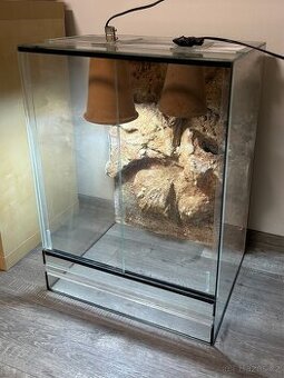 Skleněné terárium 70 × 50 × 40 cm (v × š × h)