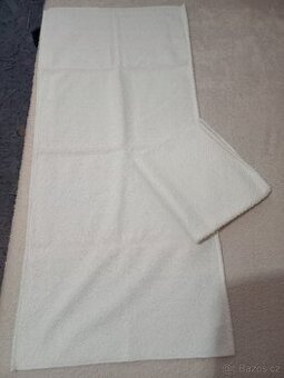 2x bílé ručníky