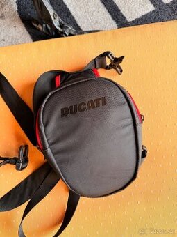 Ducati kapsa na stehno, brašna