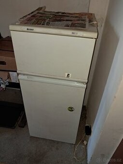 Malá lednice s mrazákem