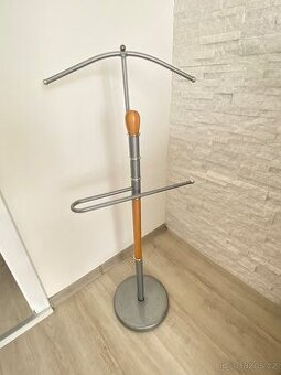 Němý sluha - věšák