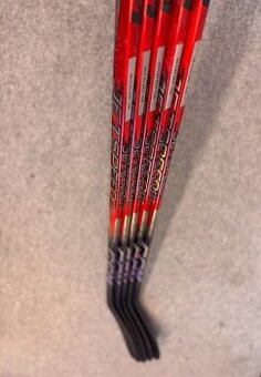 HOKEJKA CCM FT7 JETSPEED, FLEX 55/ZÁHYB 28/29