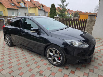 Ford Focus 2.0 EcoBoost ST, servis Ford, nová STK
