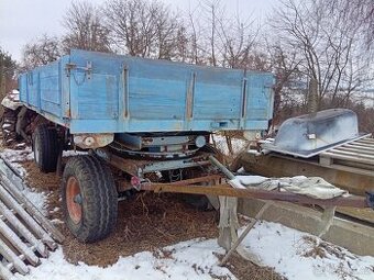 Traktorový přívěs