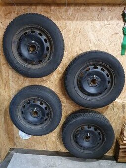 Staré zimní pneu s disky z Ford Focus, pneu 195/65 R15