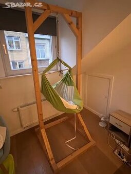 Dřevěný stojan na hacku/hojdavak