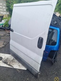 Renault trafic nebo olej vivaro boční dveře
