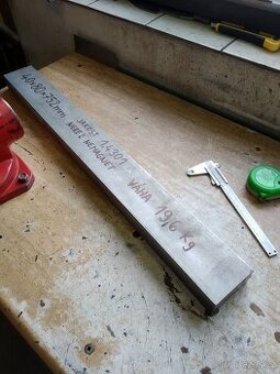 Nerezová pásovina 40x80 délka 752mm