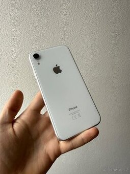 iPhone XR 64gb 74% baterie