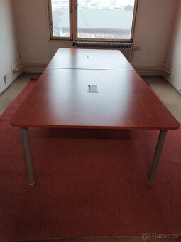 Sestava jednacích stolů