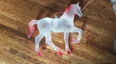 Nový dětský kolotoč nad postýlku s koníky a zvonkohrou