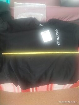 2 Mikiny Moncler