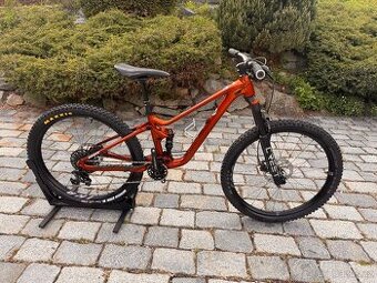 Juniorské celoodpružené kolo giant