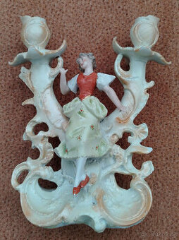 figurální porcelánový svícen
