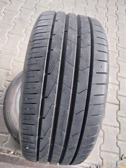 Prodám 2 x letní pneu Hankook 225/50/17