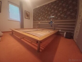 Postel  i s roštem,   dřevo buk