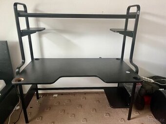 IKEA FREDDE – herní / počítačový stůl