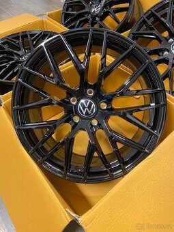 5x112 R18 MAM RS4 Black