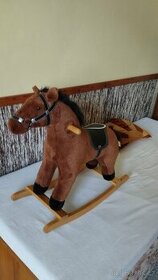 Houpací a řehtací kůň - 1